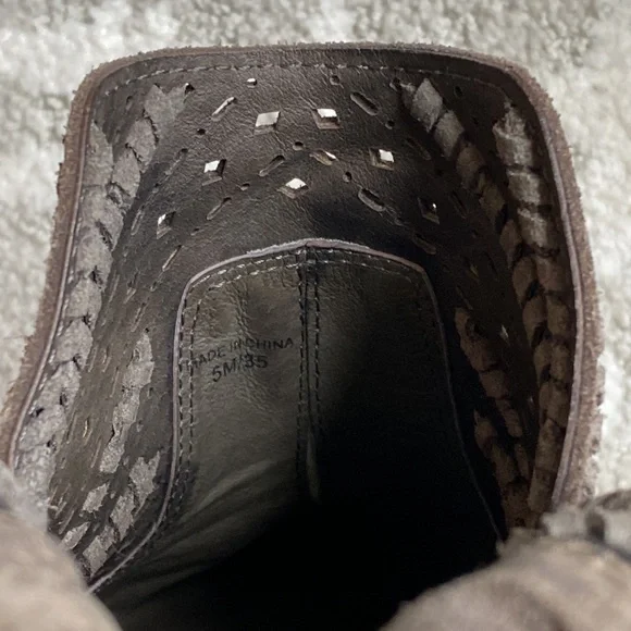 •Vince Camuto• Prasata Suede Ankle Boots - Picture 14 of 14